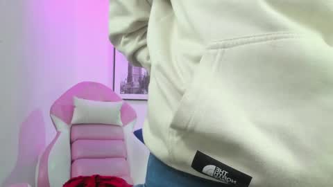 Snapshot of theia_moon_ chatting on February 24, 12:37 pm Theia online show from February 24, 12:37 pm