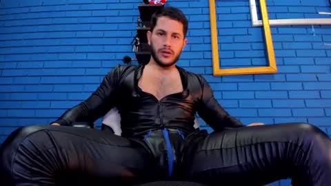 Snapshot of theian26 chatting on December 13, 10:45 pm Ian Deniel online show from December 13, 10:45 pm