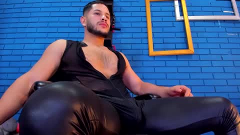 Snapshot of theian26 chatting on December 19, 8:13 pm Ian Deniel online show from December 19, 8:13 pm