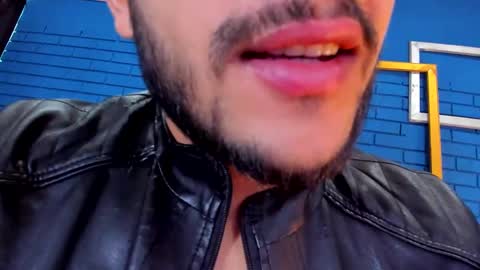 Snapshot of theian26 chatting on December 22, 5:53 pm Ian Deniel online show from December 22, 5:53 pm