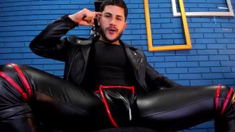 Snapshot of theian26 chatting on February 22, 10:31 pm Ian Deniel online show from February 22, 10:31 pm