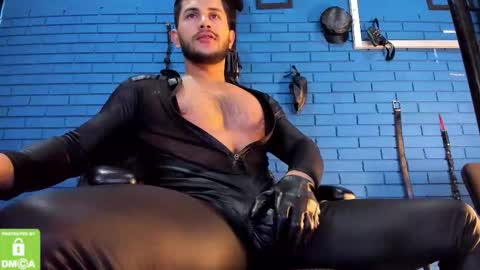 Snapshot of theian26 chatting on December 5, 8:16 pm Ian Deniel online show from December 5, 8:16 pm