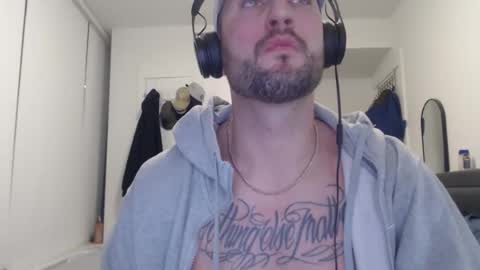 Snapshot of theking_cock chatting on January 10, 6:04 am TheKingCock online show from January 10, 6:04 am