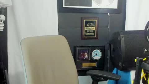 Snapshot of thekinkhouse chatting on February 13, 7:10 pm Goddess Nola online show from February 13, 7:10 pm