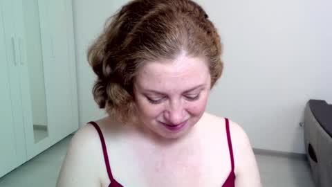 Ella online show from December 10, 9:01 am