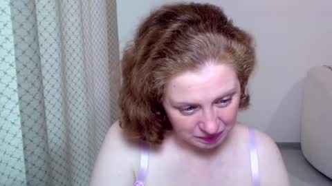 Ella online show from November 24, 8:25 am