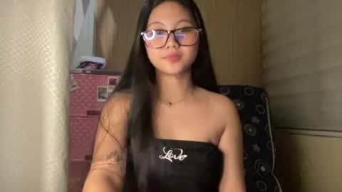 Snapshot of thelifeof_kiara chatting on June 19, 12:31 pm thelifeof_kiara online show from June 19, 12:31 pm