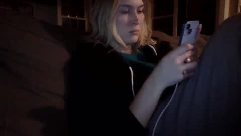 Snapshot of thelittlebambii chatting on December 22, 12:07 am Little Bambii online show from December 22, 12:07 am