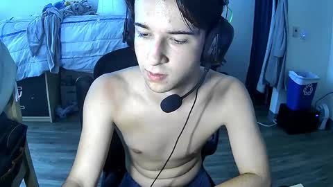 Snapshot of thelonglouie chatting on September 21, 5:03 pm Louie online show from September 21, 5:03 pm