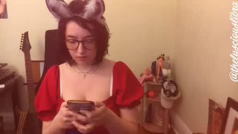 Snapshot of thelusciouslibra chatting on April 5, 10:07 pm thelusciouslibra online show from April 5, 10:07 pm