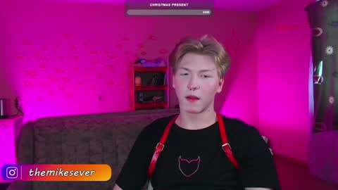 Snapshot of themikesever chatting on December 12, 7:30 am Sever online show from December 12, 7:30 am