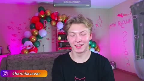 Snapshot of themikesever chatting on December 22, 5:53 pm Sever online show from December 22, 5:53 pm
