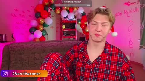 Snapshot of themikesever chatting on December 24, 10:06 pm Sever online show from December 24, 10:06 pm