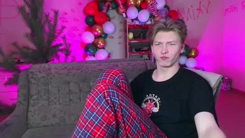 Snapshot of themikesever chatting on December 28, 9:19 pm Sever online show from December 28, 9:19 pm