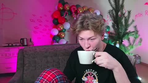 Snapshot of themikesever chatting on December 29, 6:38 pm Sever online show from December 29, 6:38 pm