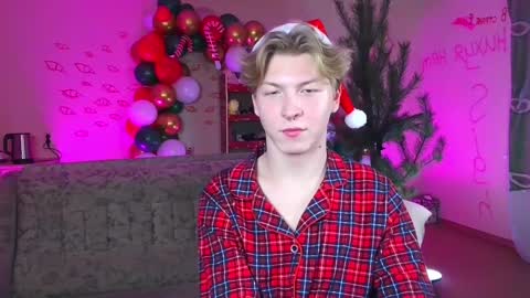 Snapshot of themikesever chatting on December 31, 8:12 pm Sever online show from December 31, 8:12 pm