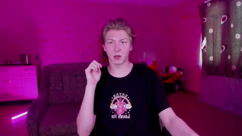 Snapshot of themikesever chatting on January 27, 6:19 am Sever online show from January 27, 6:19 am