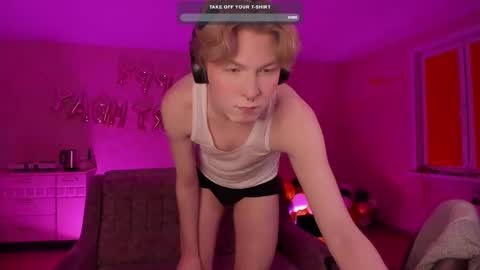 Snapshot of themikesever chatting on February 17, 5:43 pm Sever online show from February 17, 5:43 pm