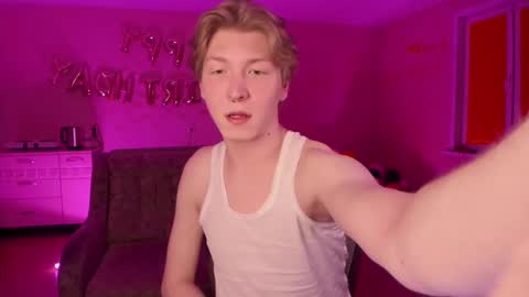 Snapshot of themikesever chatting on February 19, 12:14 am Sever online show from February 19, 12:14 am