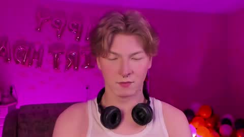 Snapshot of themikesever chatting on February 19, 5:16 pm Sever online show from February 19, 5:16 pm