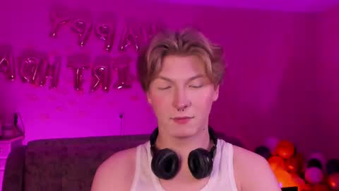 Snapshot of themikesever chatting on February 19, 8:20 pm Sever online show from February 19, 8:20 pm