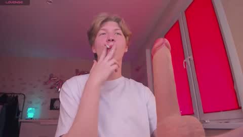 Snapshot of themikesever chatting on October 5, 7:07 am Sever online show from October 5, 7:07 am