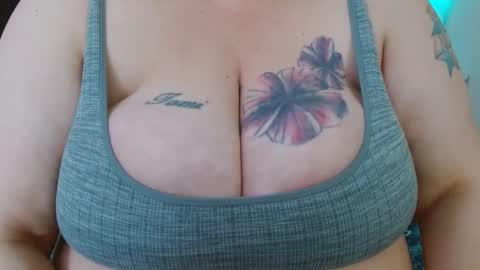 im on randomly so follow to know when im online online show from February 18, 6:15 pm