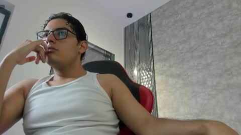 Theo online show from November 17, 11:49 am