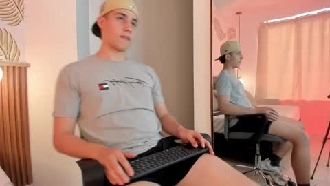  THEO- MATEO  online show from December 13, 8:04 pm