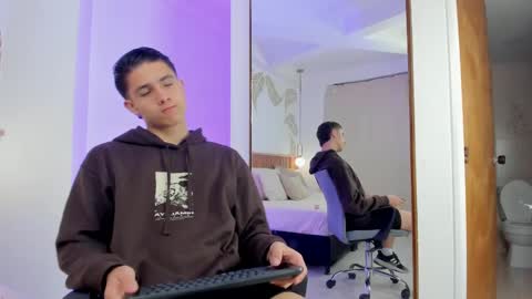  THEO- MATEO  online show from December 24, 10:44 am