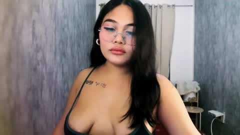Snapshot of theonly_chin chatting on March 20, 3:06 pm FRANCINE online show from March 20, 3:06 pm