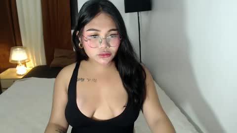 Snapshot of theonly_chin chatting on April 12, 1:54 am FRANCINE online show from April 12, 1:54 am