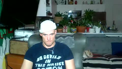 Snapshot of theoutfitter chatting on February 15, 11:39 am MISTERPOWERS online show from February 15, 11:39 am