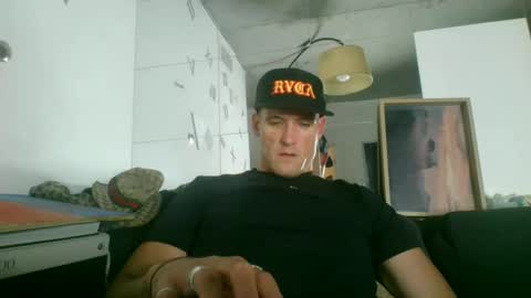 Snapshot of theoutfitter chatting on October 2, 2:18 am MISTERPOWERS online show from October 2, 2:18 am