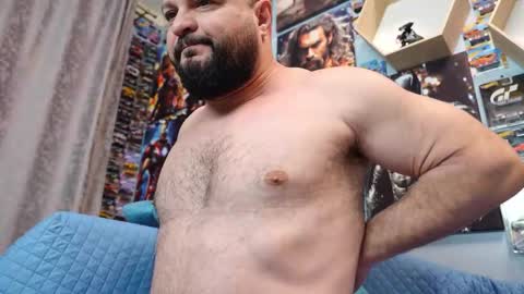 Snapshot of thephenomone chatting on December 3, 5:04 am Chris online show from December 3, 5:04 am