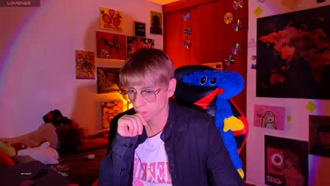 Matt independent model  online show from April 10, 7:29 pm