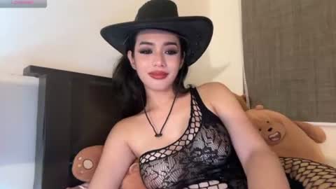 Snapshot of thequeenofsexx chatting on July 7, 3:05 pm Amber DONT FORGET TO FOLLOW ME AND THUMBS UP online show from July 7, 3:05 pm