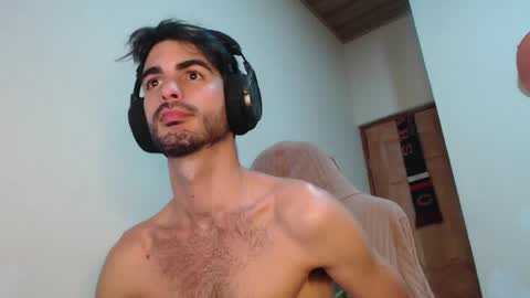 Snapshot of therazhanen chatting on May 4, 6:31 am Santiago Enrique online show from May 4, 6:31 am