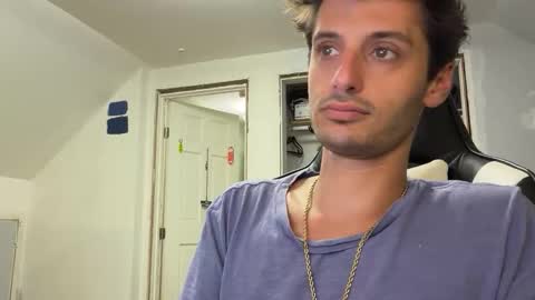 Snapshot of therealdylansdick chatting on October 16, 12:00 am therealdylansdick online show from October 16, 12:00 am