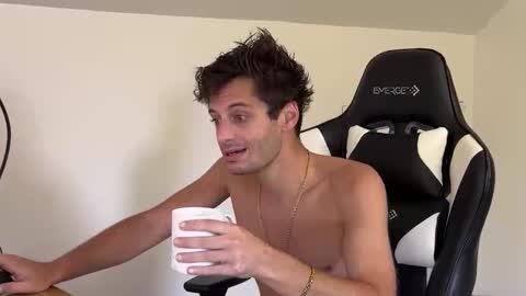 Snapshot of therealdylansdick chatting on October 19, 3:12 pm therealdylansdick online show from October 19, 3:12 pm