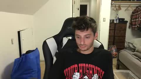 Snapshot of therealdylansdick chatting on October 23, 12:21 am therealdylansdick online show from October 23, 12:21 am