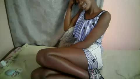 Snapshot of therry_heart chatting on October 28, 6:43 pm hearty online show from October 28, 6:43 pm