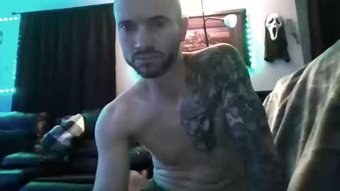 Snapshot of thesexorcist1984 chatting on October 17, 3:20 am James online show from October 17, 3:20 am