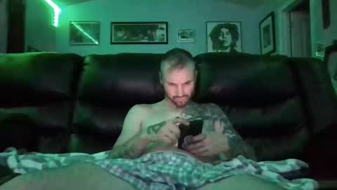 Snapshot of thesexorcist1984 chatting on October 22, 5:52 am James online show from October 22, 5:52 am