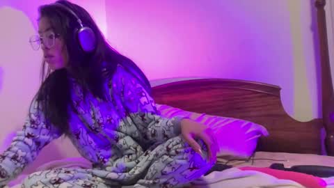 Snapshot of thesilkybaby chatting on November 27, 2:02 am silky baby online show from November 27, 2:02 am