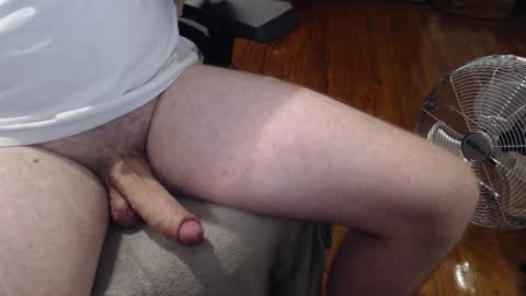 Snapshot of thesneakysqueeker chatting on November 23, 9:14 pm Peter online show from November 23, 9:14 pm