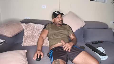 Snapshot of thestraightroom chatting on March 28, 2:44 am thestraightroom online show from March 28, 2:44 am