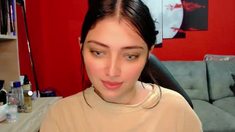 Snapshot of thesweethari chatting on February 27, 12:54 am I dont do real meetings My bio online show from February 27, 12:54 am