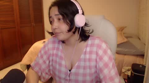 Snapshot of thetalkingbutt chatting on May 19, 4:52 am Mai online show from May 19, 4:52 am