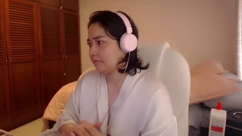 Snapshot of thetalkingbutt chatting on June 8, 4:18 pm Mai online show from June 8, 4:18 pm